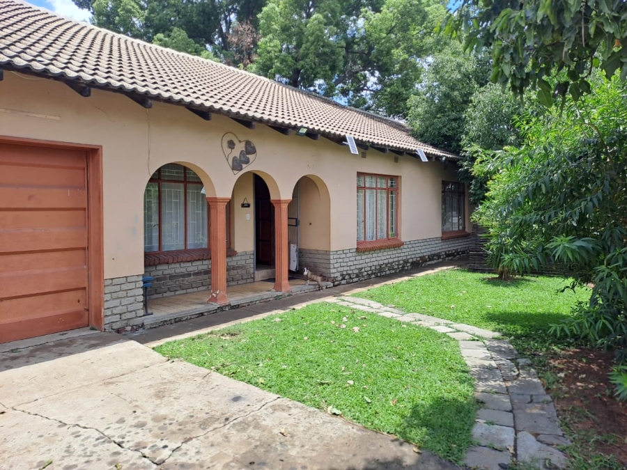 4 Bedroom Property for Sale in Oos Einde North West